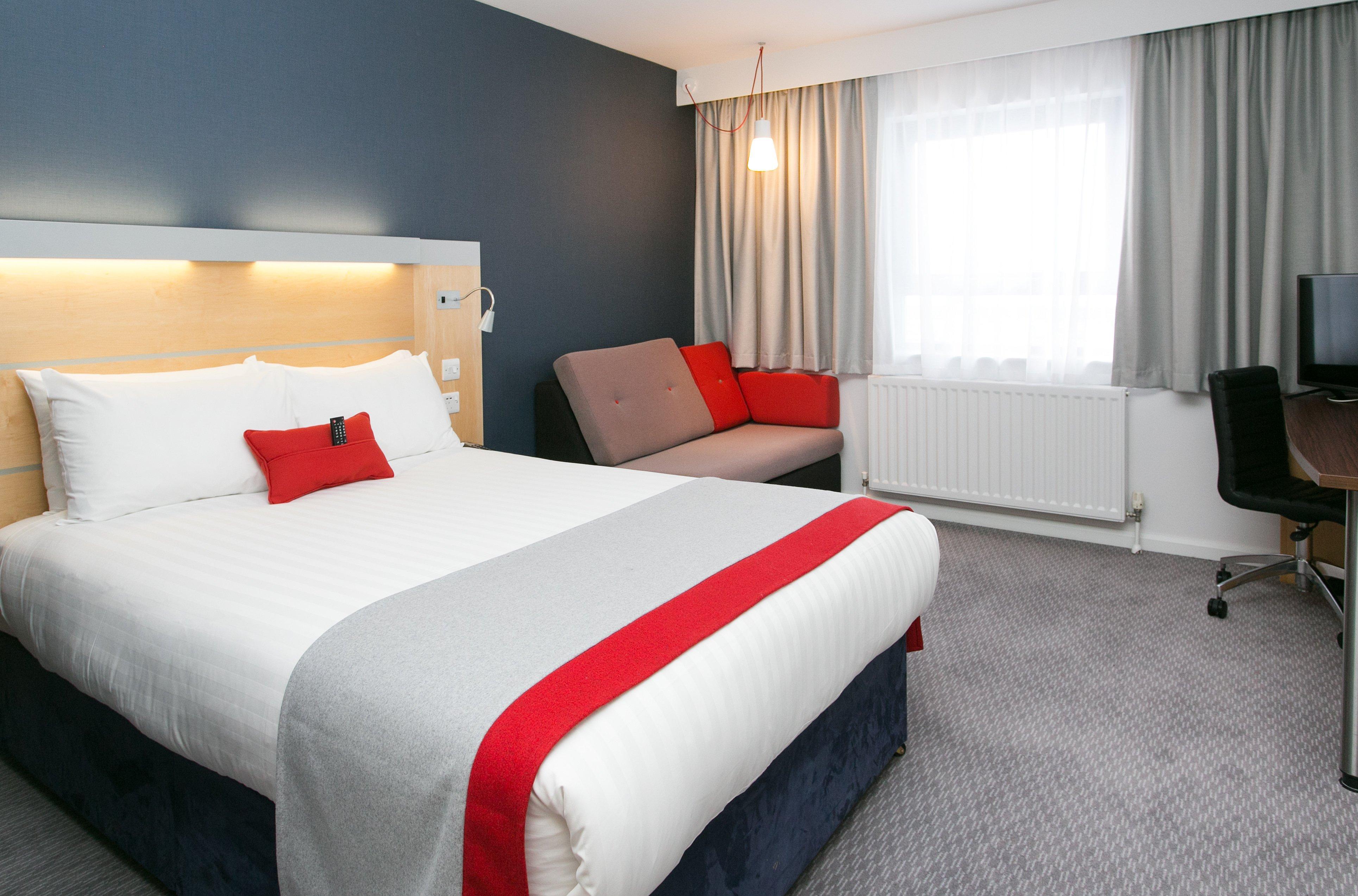 Holiday Inn Express Antrim By Ihg Exterior foto