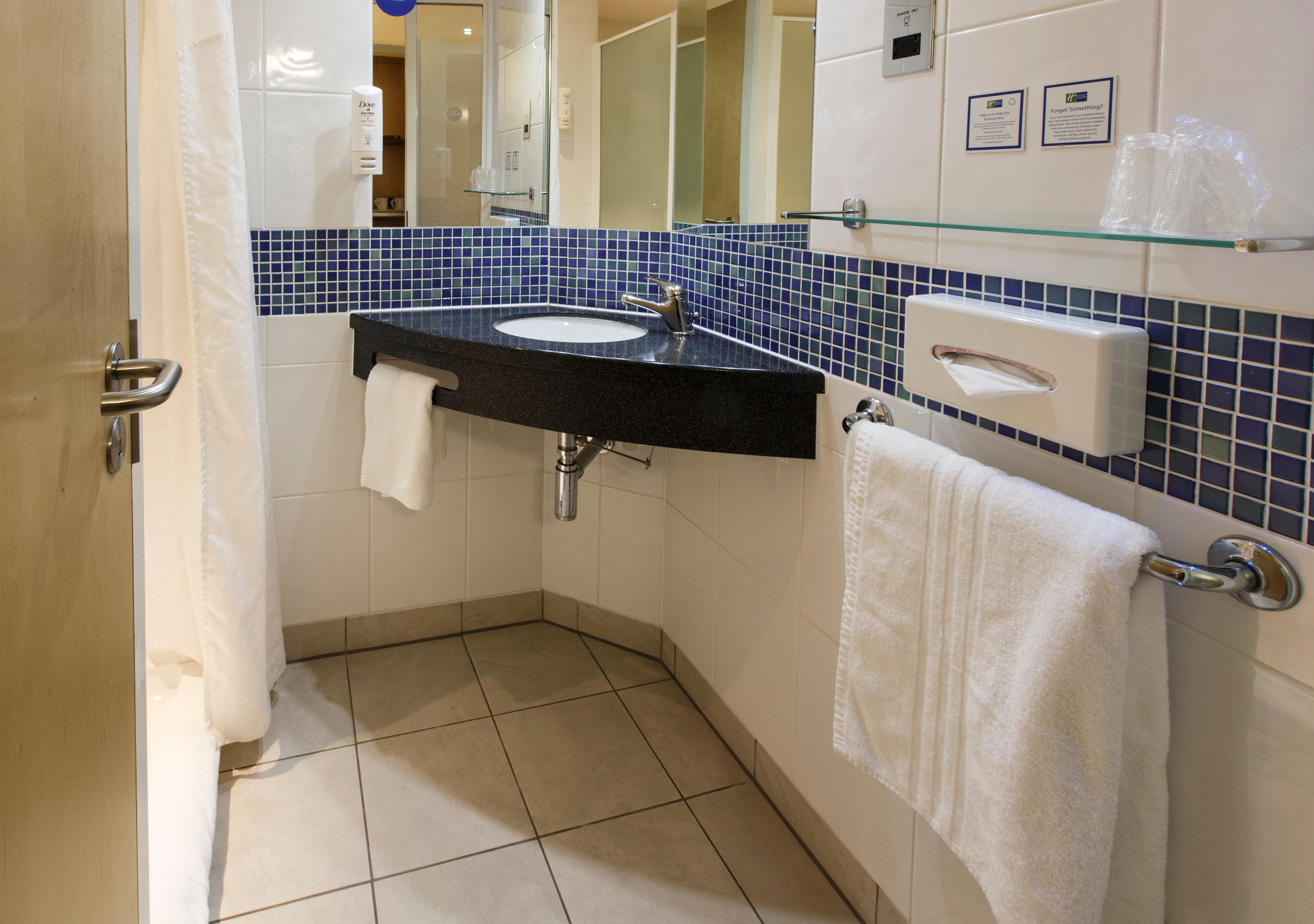 Holiday Inn Express Antrim By Ihg Exterior foto