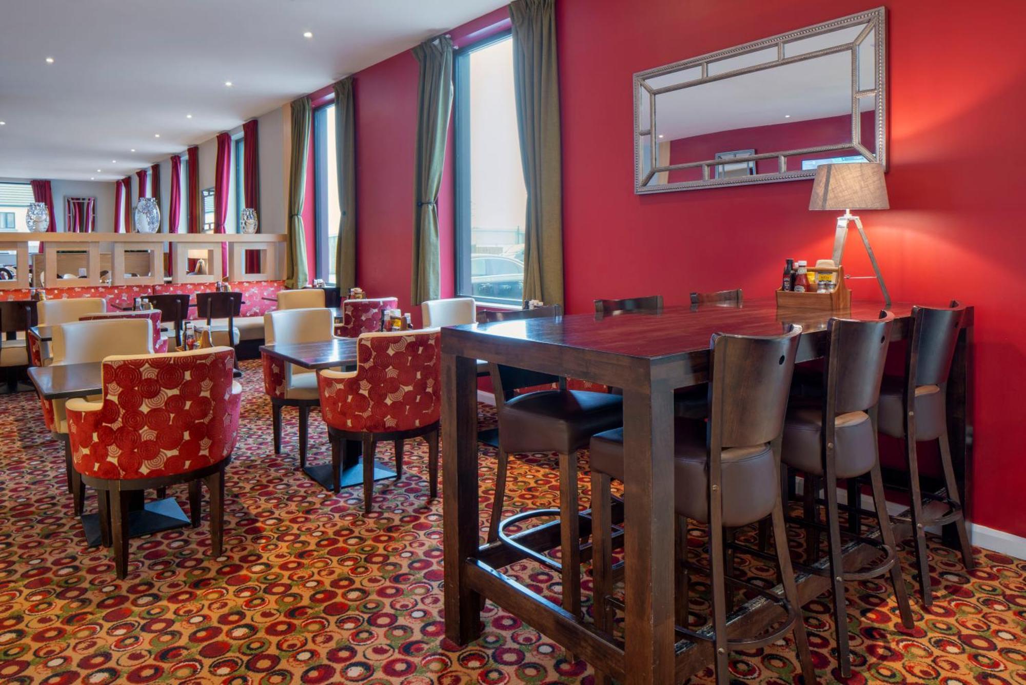 Holiday Inn Express Antrim By Ihg Exterior foto